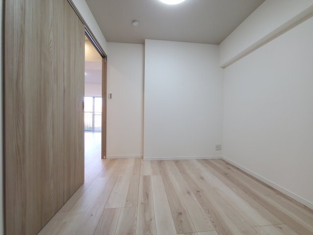 三郷スカイマンションの洋室|ゆったりとした居間です