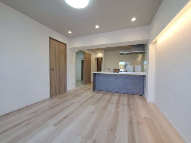 三郷スカイマンションの居間・リビング|使いやすい居間です