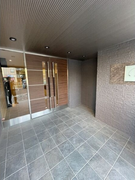 パルティール高畑のエントランス