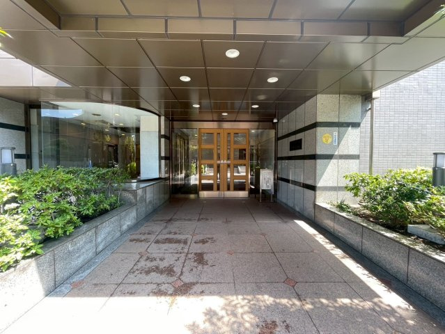 シーアイマンション根津弥生坂のエントランス