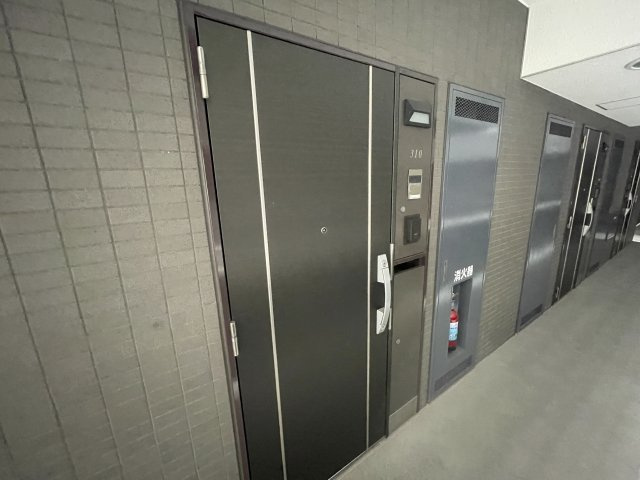 シーアイマンション根津弥生坂の玄関