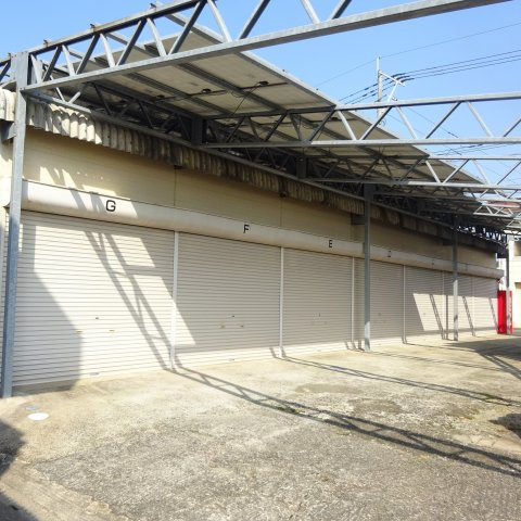 松本ガレージの外観