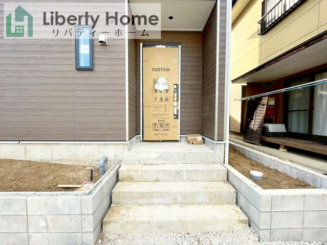 つくば市観音台第15　新築戸建のエントランス