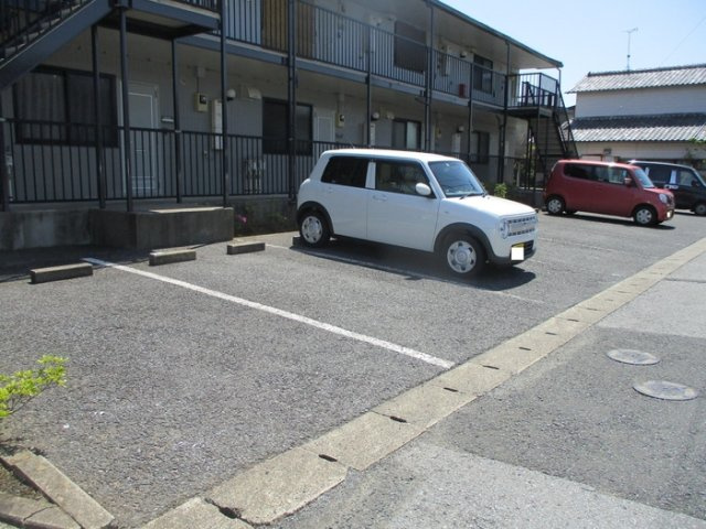 メゾン・セスの駐車場