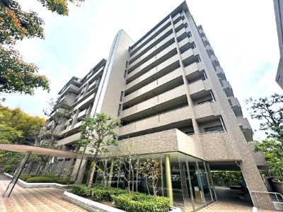 【外観】 | ジオ緑地公園一番館 | 豊かな緑に彩られた閑静な住宅街に佇む、旧阪急電鉄分譲マンション！内覧をご希望の際はお気軽にお電話ください。