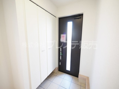 【玄関】 | 奈良市杏町の新築一戸建 全２区画 | 現地写真（A３－２号地玄関）電子ロック＆ディンプルキーを標準装備！