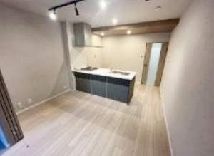 【居間・リビング】 | 朝日プラザ六甲2 | 2026年1月リフォーム済のお洒落な住まい。3沿線利用可能のため通勤通学に便利な立地