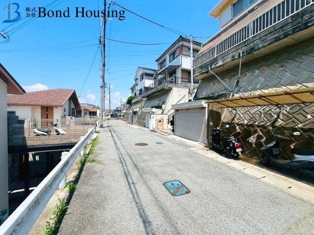 「リフォーム済」「堀込ガレージ」 東朝霧丘 築40年の前面道路含む現地写真