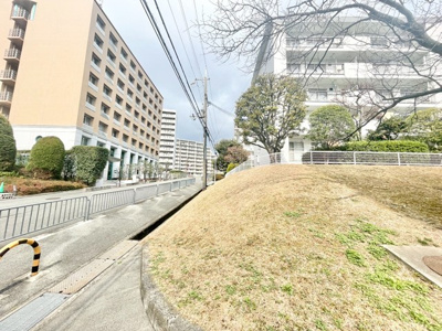 【その他】 | 千里竹見台団地A4棟 | 現在ご返済中のカーローン・カードローン・教育ローンなどを住宅ローンに一本化したり、家具家電購入費用・引越し費用を住宅ローンと組み合わせるなど、お客さまにメリットの多い住宅ローンのご提案が可能です。
