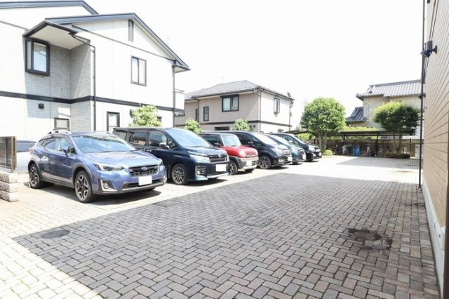 デュオ　C 棟の駐車場