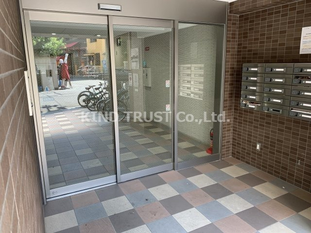 ドゥエリング梅田のエントランス|ゆとりのあるエントランスです