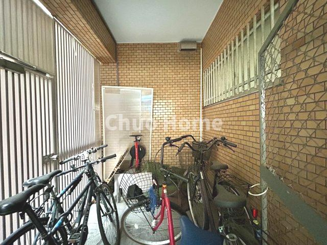 ライオンズマンション新小岩第5の駐輪場|【自転車置き場】最新の空き状況や費用などの詳細は担当スタッフまでお問い合わせください。