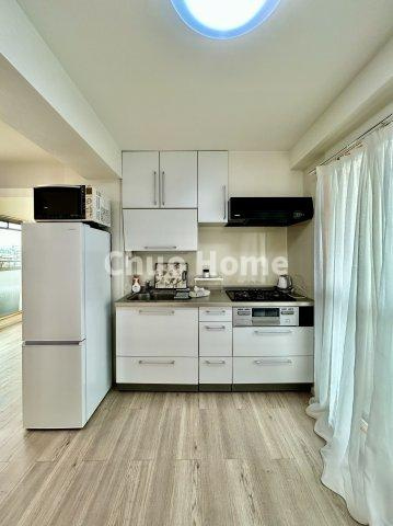 ライオンズマンション新小岩第5のキッチン|ワイドで収納豊富なシステムキッチン