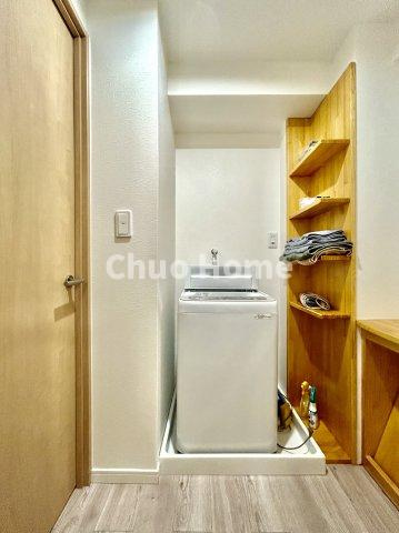 ライオンズマンション新小岩第5のランドリースペース|【ランドリースペース】担当者がスケールを持ち歩いておりますので、ご見学時には現在お使いの洗濯機などがきちんと収まるかなどもチェックして下さい。見学前に測っておくと非常に便利だと思います。