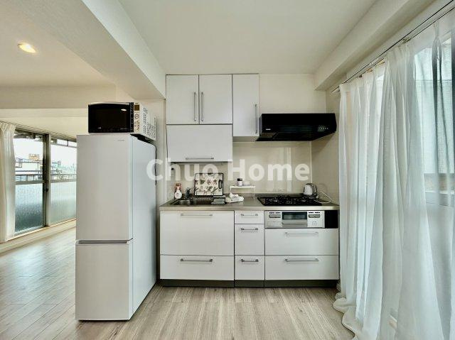 ライオンズマンション新小岩第5のキッチン|ワイドで収納豊富なシステムキッチン