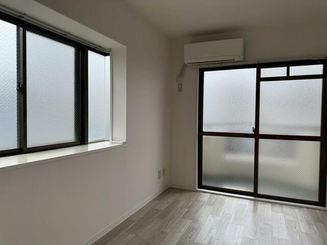 ハイタウン明大前の居間・リビング