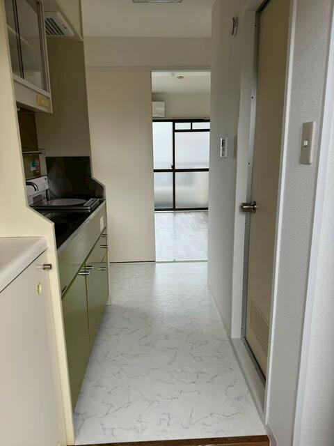 ハイタウン明大前の玄関