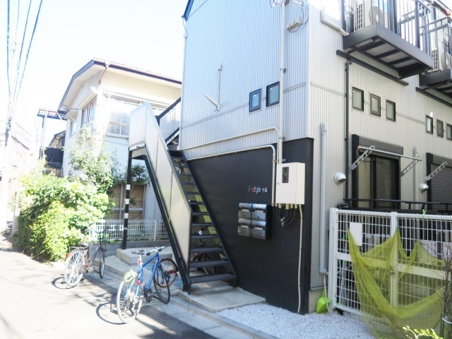 Ｆ－ｓｔｙｌｅ十条のエントランス|日当たり良好です☆彡