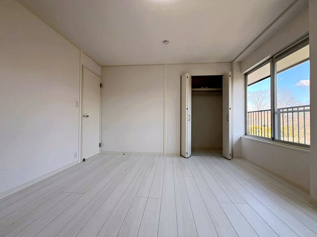 福島市南向台1丁目　中古戸建の洋室|広々としておりご夫婦の主寝室としておすすめです！