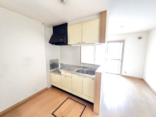 Royal Garden 400&16 のキッチン|※別部屋参考写真