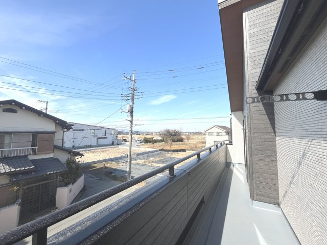 川越市豊田町 戸建て2号棟のバルコニー|2部屋から行き来できるバルコニー！