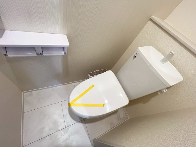 リーブルガーデン　一宮市森本五丁目　全１区画分譲のトイレ|超表面平滑加工とイオンパワーの「セフィオンテクト」加工で、汚れが付きにくく落ちやすい仕様で清潔です。
便器にフチがないので汚れが隠れて見えない部分がありません。お手入れがとってもラクラクです。