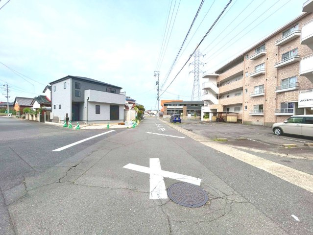 リーブルガーデン　一宮市森本五丁目　全１区画分譲のバルコニー|バルコニーは南向きで洗濯物もよく乾きます！強度と表面積硬度を持つFPRで防水しています。