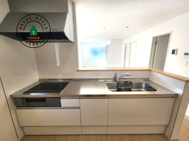 福岡市早良区有田2丁目第7-4棟（3号棟）のキッチン|忙しい朝でも家族揃って食事をしたいゆとりあるダイニングスペース。