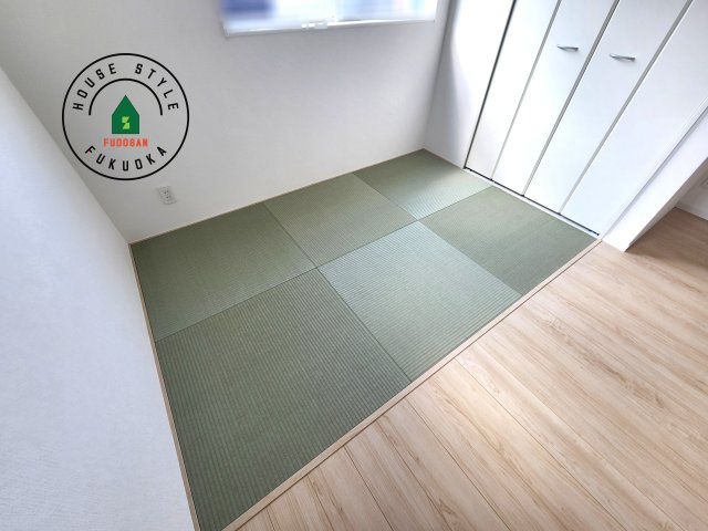 福岡市早良区有田2丁目第7-4棟（3号棟）の和室|和室を上手に活用すると暮らし方の幅が広がります。例えば普段は開け放して、子供の小さいうちはお昼寝や遊びのスペースに。畳はソフトなので転んでもケガをしにくく安心です