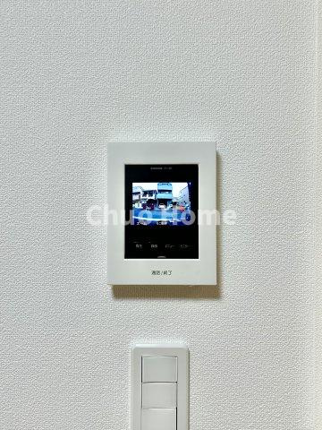 江戸川区北小岩6丁目中古住宅のセキュリティ|【モニターホン】誰が来たかすぐにわかるカラーモニター付きインターホン。通話ボタンを押すまでは室内の音は漏れていませんので相手を確かめてから応対できます。