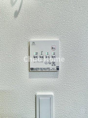 江戸川区北小岩6丁目中古住宅の浴室|【浴室乾燥機】暖房・冷風・換気・乾燥が可能です。毎日を快適に過ごせるうれしい機能が揃っています。雨の日の洗濯物も安心です。