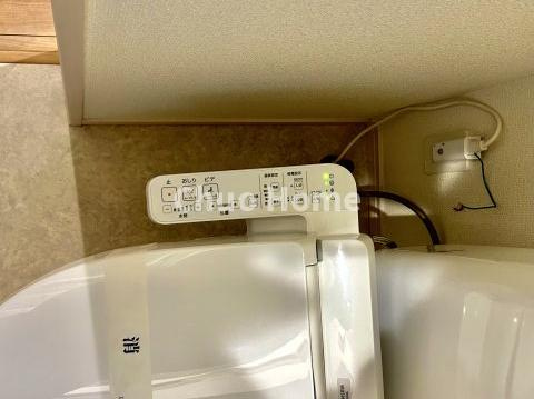 江戸川区北小岩6丁目中古住宅の内装|【ウォシュレット】清潔に使いたいお手洗いには最適な設備です。もちろんウォームレットも標準装備です。