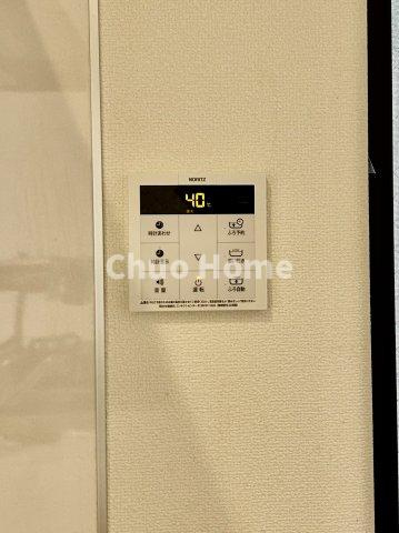 江戸川区北小岩6丁目中古住宅の発電・温水設備|【給湯リモコン】外での一日を忘れさせてくれるオートバス機能でお好みの湯量・温度に調整された浴槽。