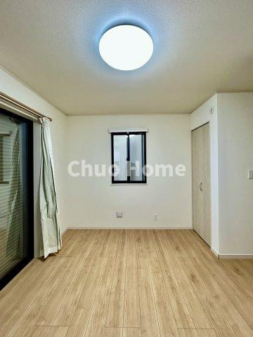 江戸川区北小岩6丁目中古住宅の子供部屋|【子供部屋】お子様を持つ家庭の約6割が「家族や子どものため」に購入を希望。入学後の転校を避け、広い空間でのびのび育てたいなどの親心が、家探しのきっかけになっているようです。