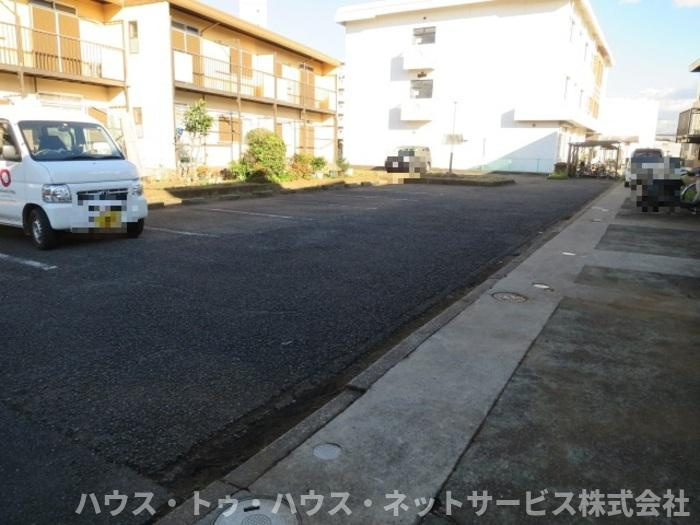 神取ハイツの駐車場