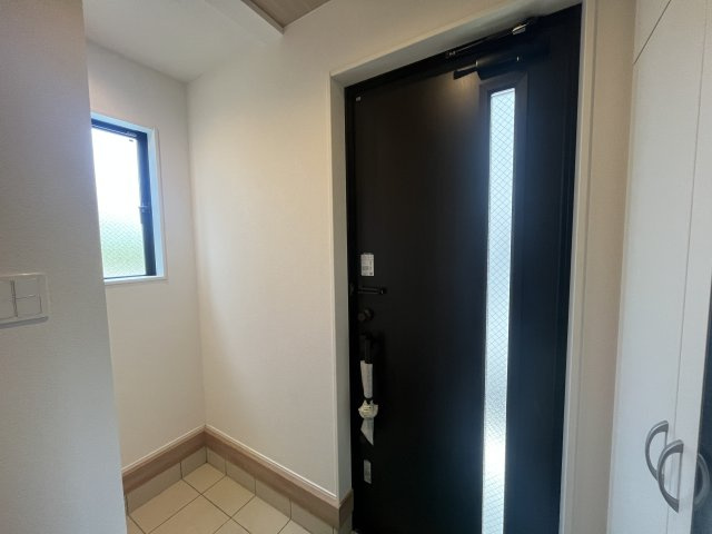 青葉区荏田西 新築分譲住宅の玄関