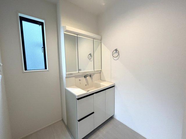 青葉区荏田西 新築分譲住宅の玄関