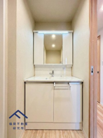 サンリヤン博多南の独立洗面台|※画像内の洗面台は同リフォームのものであり、実際に設置されているものではありません。