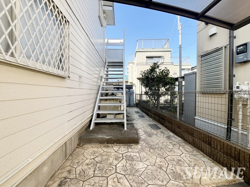 フローリスハイムＢのエントランス