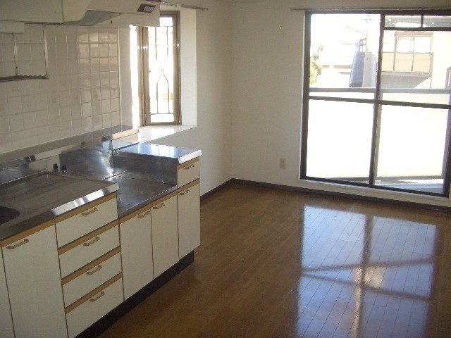 ビラシティ鈴木の居間・リビング|フローリング仕様です