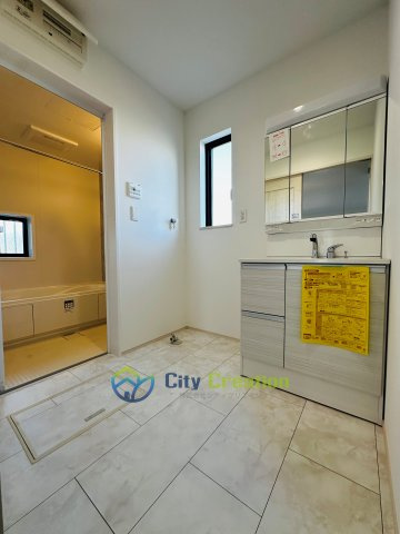 藤沢市藤が岡　新築戸建　B号棟の独立洗面台