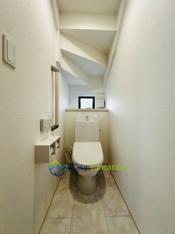 藤沢市藤が岡　新築戸建　B号棟のトイレ