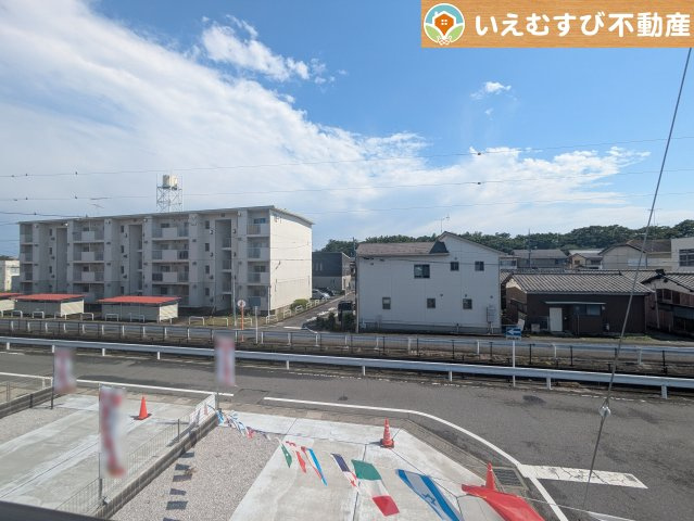 BLOOMING GARDEN　熊谷市赤城町1丁目の展望|高い建物が無く開放感のある展望
バルコニーからの展望も開けていて閑静な住宅地が望めます。日当りも良いですね♪