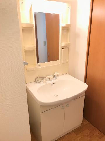 ヴィラ・クオーレⅠの洗面所|洗面