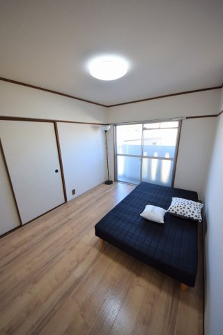フォーサイト紫R・View terraceの居間・リビング|こちらのリビングで趣味の時間をお楽しみください