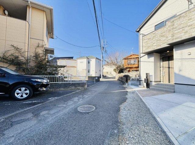 茅ヶ崎市代官町　新築戸建の前面道路含む現地写真