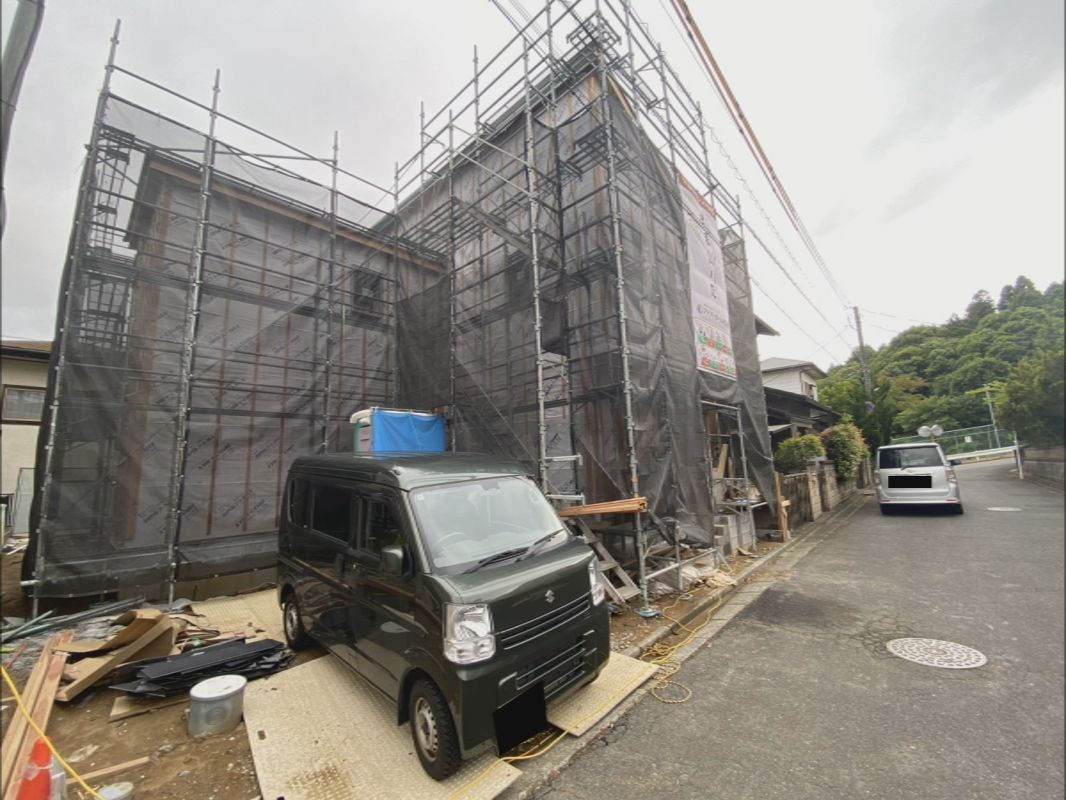 日吉台６丁目０１期　新築戸建ての前面道路含む現地写真