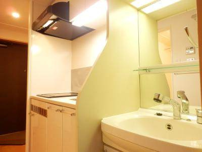 プレサンス京都四条烏丸クロスの内装|キッチン・洗面