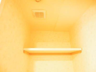 プレサンス京都四条烏丸クロスのその他|トイレ上部棚