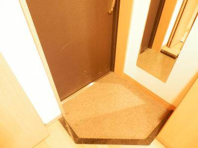 プレサンス京都四条烏丸クロスの玄関